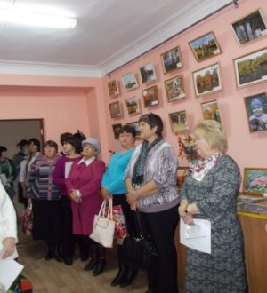 Есть в осени первоначальной