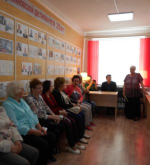 Летописцам железной дороги посвящается