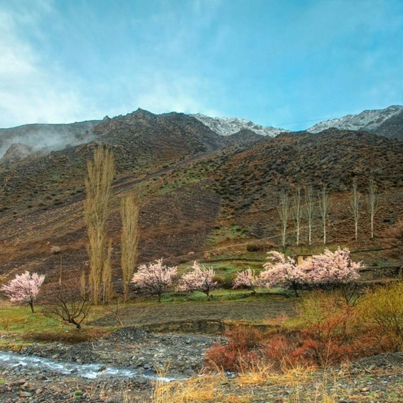 Гора Айни Таджикистан