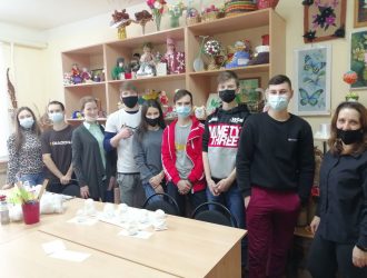 Новогодняя игрушка «Снеговик»