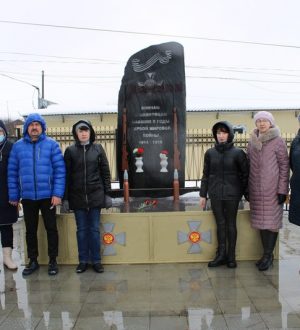 Возложение цветов в память героев-железнодорожников