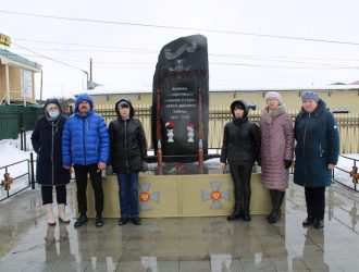 Возложение цветов в память героев-железнодорожников